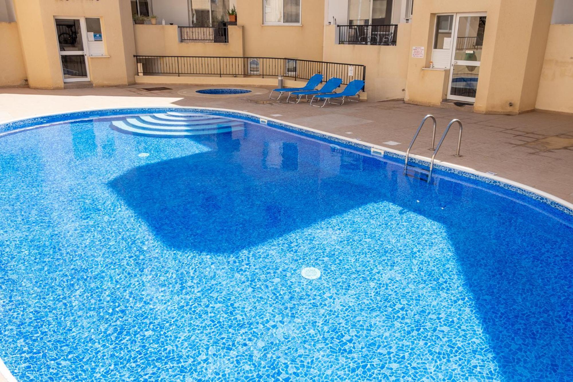 Stylish 2 Bedroom Apartment In Pegia Peyia Exterior foto